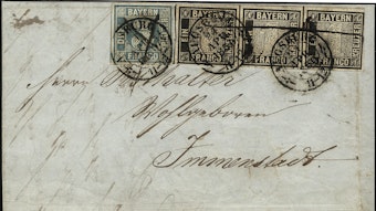 Der alte Brief mit seltenen und wertvollen Briefmarken brachte es auf eine beträchtliche Summe. Drei „Schwarze Einser“ und ein „Blauer Dreier“ wurden damals aufgeklebt.