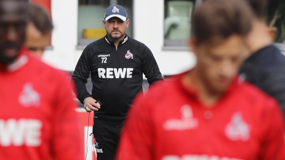 Steffen Baumgart bei einer Übungseinheit im Training des 1. FC Köln