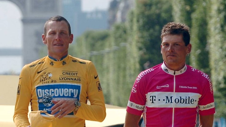 Gesamtsieger Lance Armstrong (USA / Discovery Channel, li.) und sein Dauerrivale Jan Ullrich (Deutschland / T Mobile) 2005