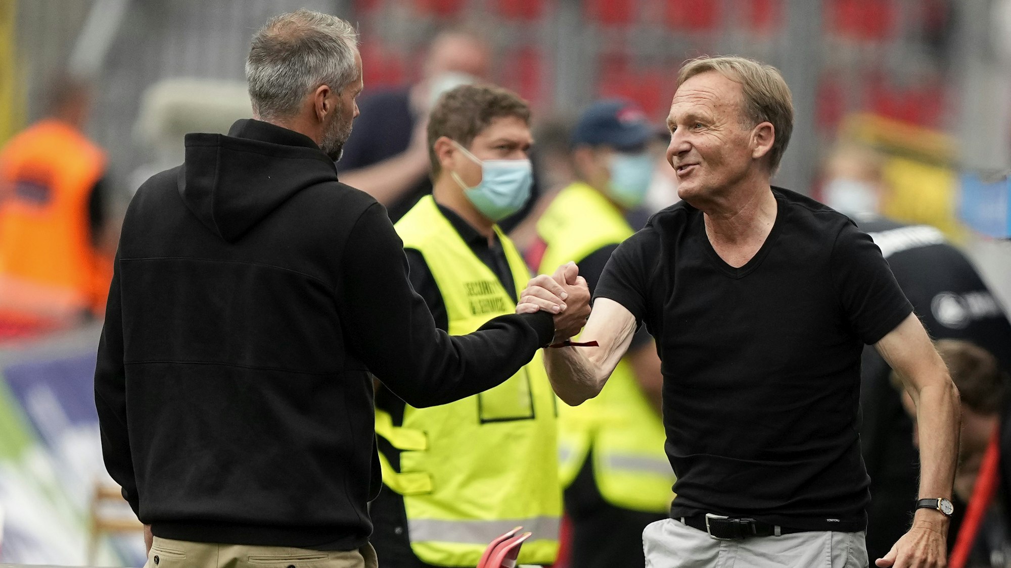 Hans-Joachim Watzke und Marco Rose bei Bayer Leverkusen gegen Borussia Dortmund.