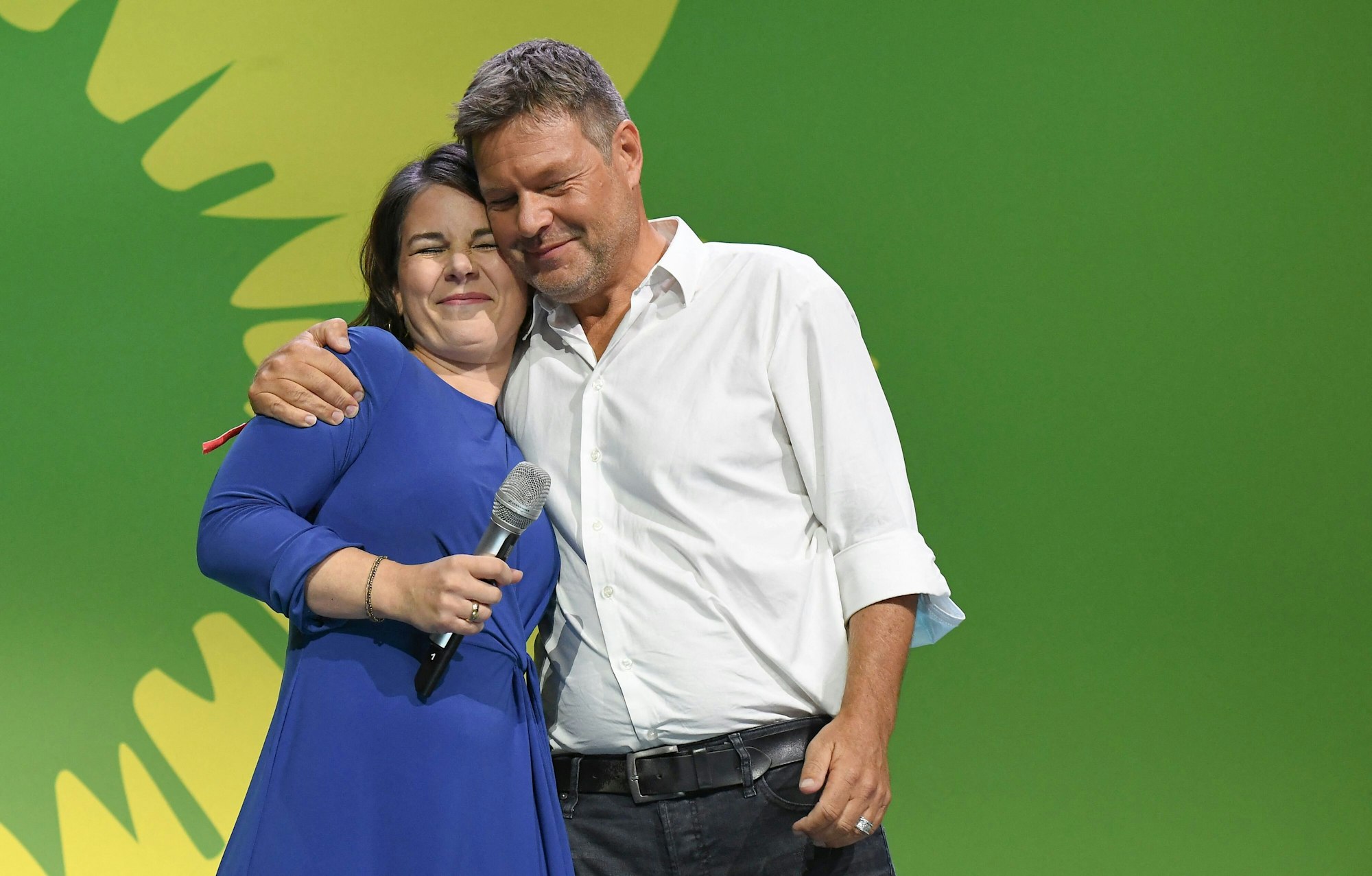 Annalena Baerbock und Robert Habeck von den Grünen freuen sich am 26. September in Berlin über das Wahlergebnis.