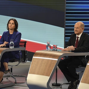 Annalena Baerbock (Die Grünen) und Olaf Scholz (SPD) bei einer TV-Diskussion am 23. September.