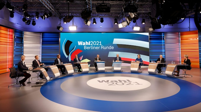 Die Spitzenkandidatinnen und Spitzenkandidaten der Parteien nahmen am 26. September 2021 an der „Berliner Runde“ in ARD und ZDF teil und diskutierten darüber, wie es nach der Bundestagswahl jetzt weiter gehen soll.