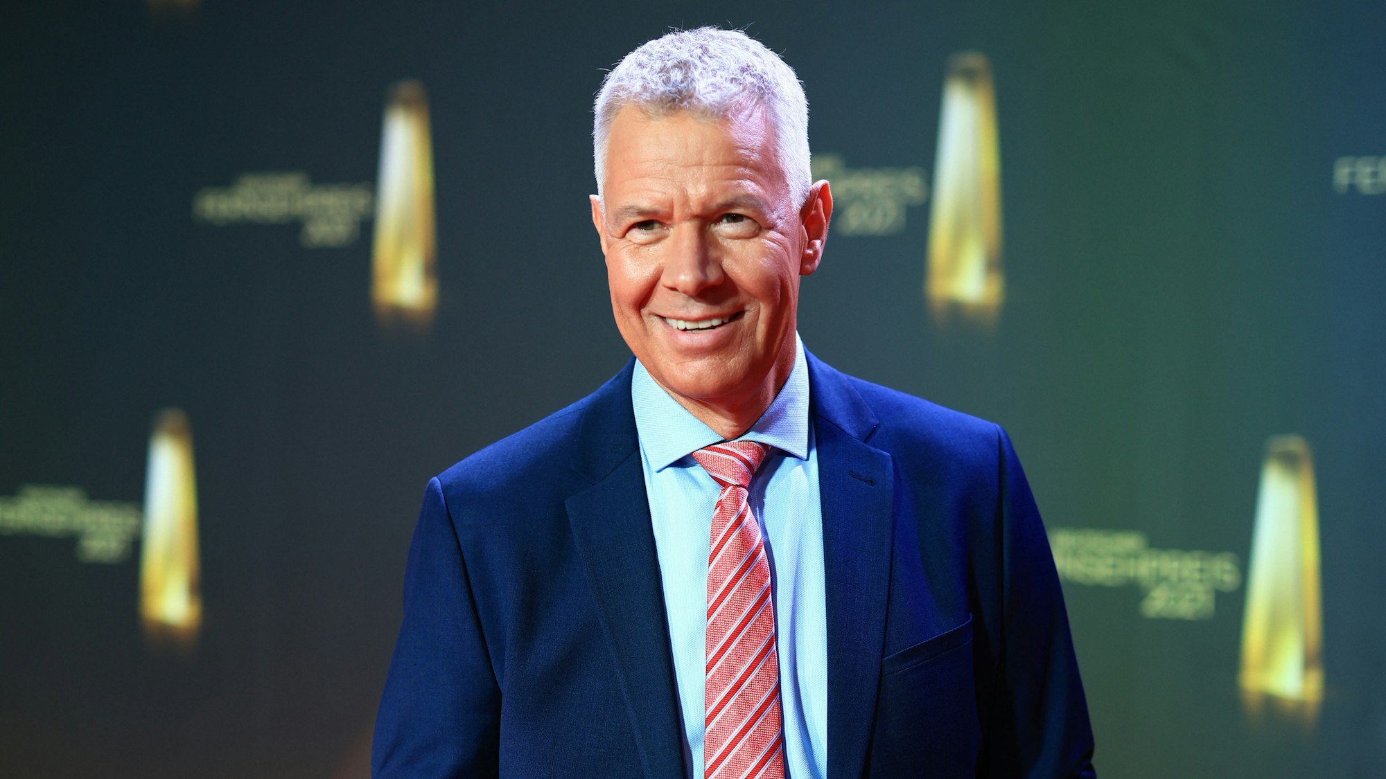 Moderator Peter Kloeppel nach der Verleihung des Deutschen Fernsehpreises 2021 im Tanzbrunnen.