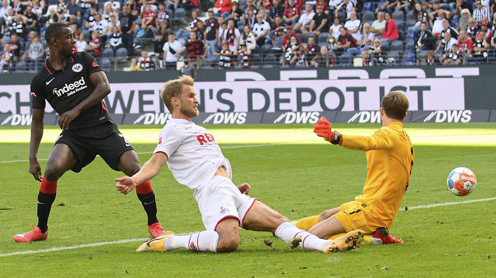 Sebastian Andersson hat eine Torchance für den 1. FC Köln bei Eintracht Frankfurt.