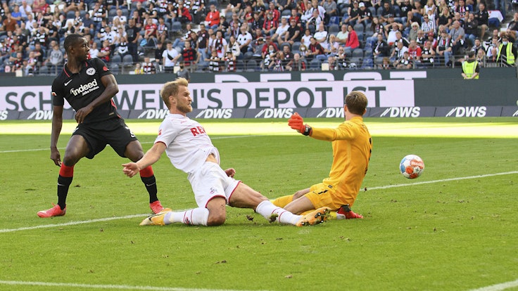 Sebastian Andersson hat eine Torchance für den 1. FC Köln bei Eintracht Frankfurt.