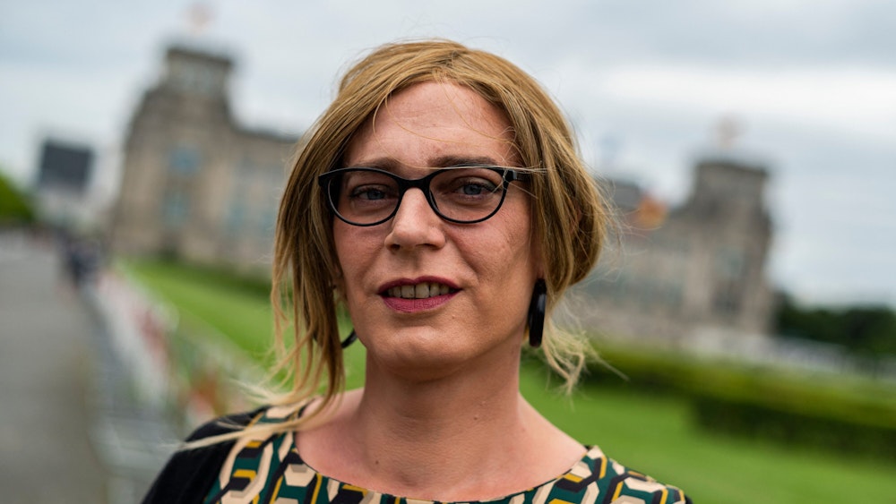 Tessa Ganserer am 25. August 2021 vor dem Bundestag in Berlin.