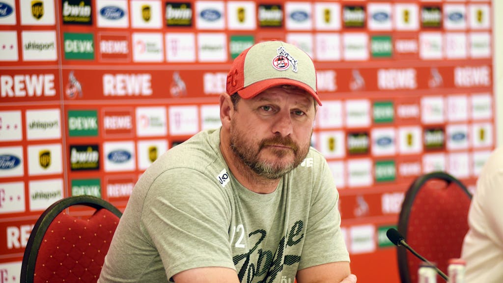 Steffen Baumgart


auf der Pressekonferenz vor dem Spiel gegen Greuther Fürth.