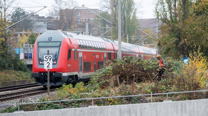 Zu dem Pfefferspray-Vorfall kam es in einer Regionalbahn von Osnabrück nach Münster. Dabei wurde ein 82-Jähriger mit Pfefferspray verletzt. Unser Symbolfoto zeigt eine S-Bahn in Hamburg.