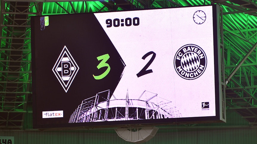 Die Anzeigetafel im Borussia-Park zeigt das Endergebnis gegen Rekordmeister Bayern München: 3:2!