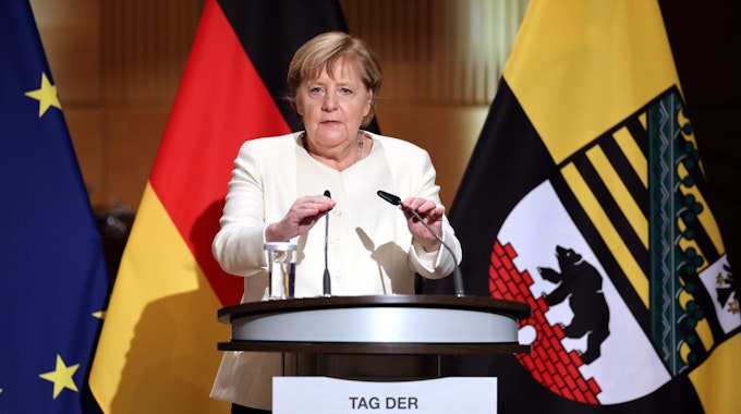 Bundeskanzlerin Angela Merkel (CDU) spricht beim Festakt zum Tag der Deutschen Einheit in der Händel-Halle.