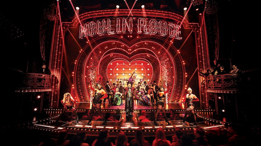 Live-Szene aus dem Musical Moulin Rouge, das 2022 nach Köln kommt.