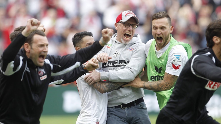 Peter Stöger jubelt beim 1. FC Köln über den Einzug in die Europa League.
