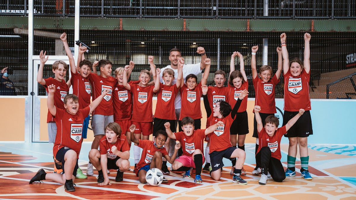 Das Strassenkicker.Camp von Lukas Podolski in den Sommerferien 2021 in Köln-Mülheim.