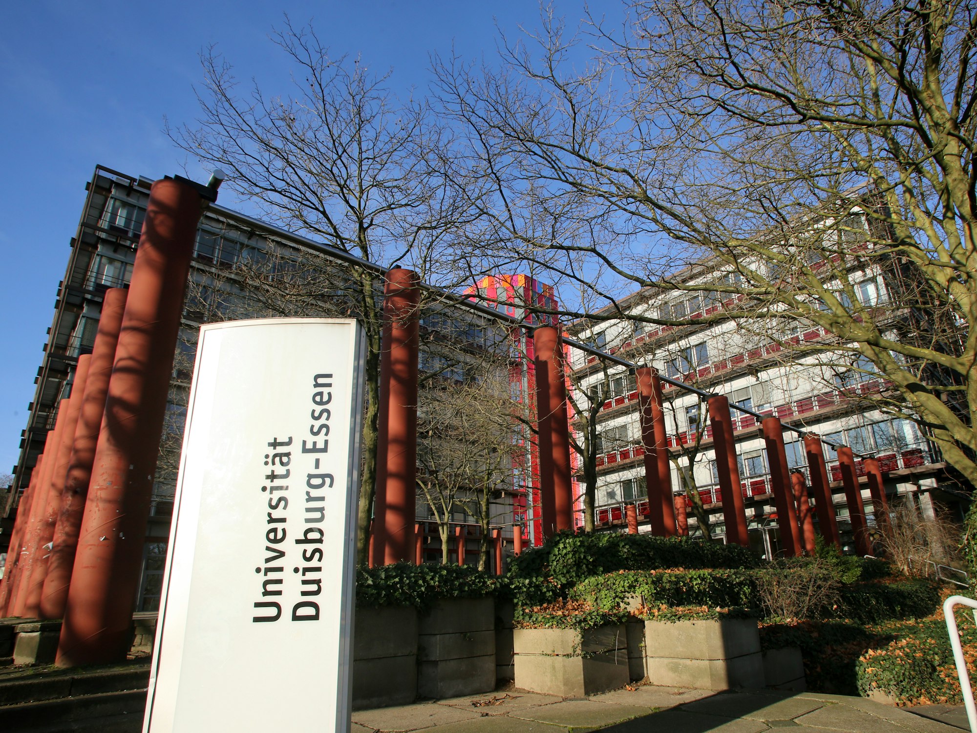 Das Gebäude der Universität Duisburg-Essen am 30.12.2015 in Essen.