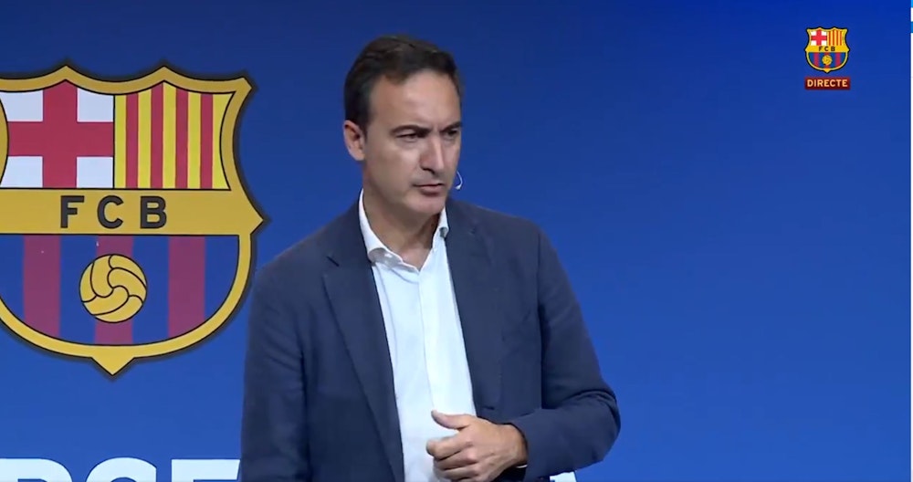 CEO Ferran Reverter vom FC Barcelona informiert auf einer Pressekonferenz über die Finanz-Zahlen des Klubs.