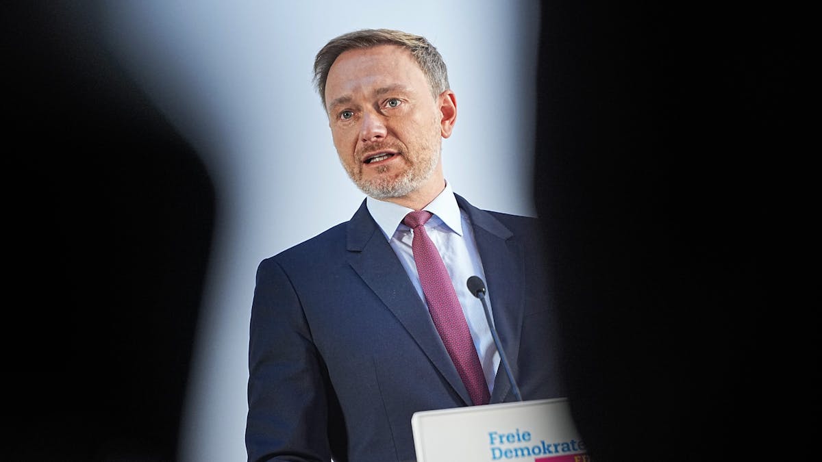 Christian Lindner, FDP-Bundesvorsitzender, informiert im Hans-Dietrich-Genscher-Haus, der Parteitzentrale der FDP, über den Stand der Sondierungsgespräche für die Regierungsbildung nach der Bundestagswahl.