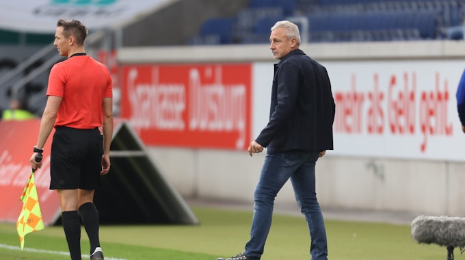 Trainer Pavel Dotchev steht beim MSV Duisburg in der 3. Liga an der Seitenlinie.