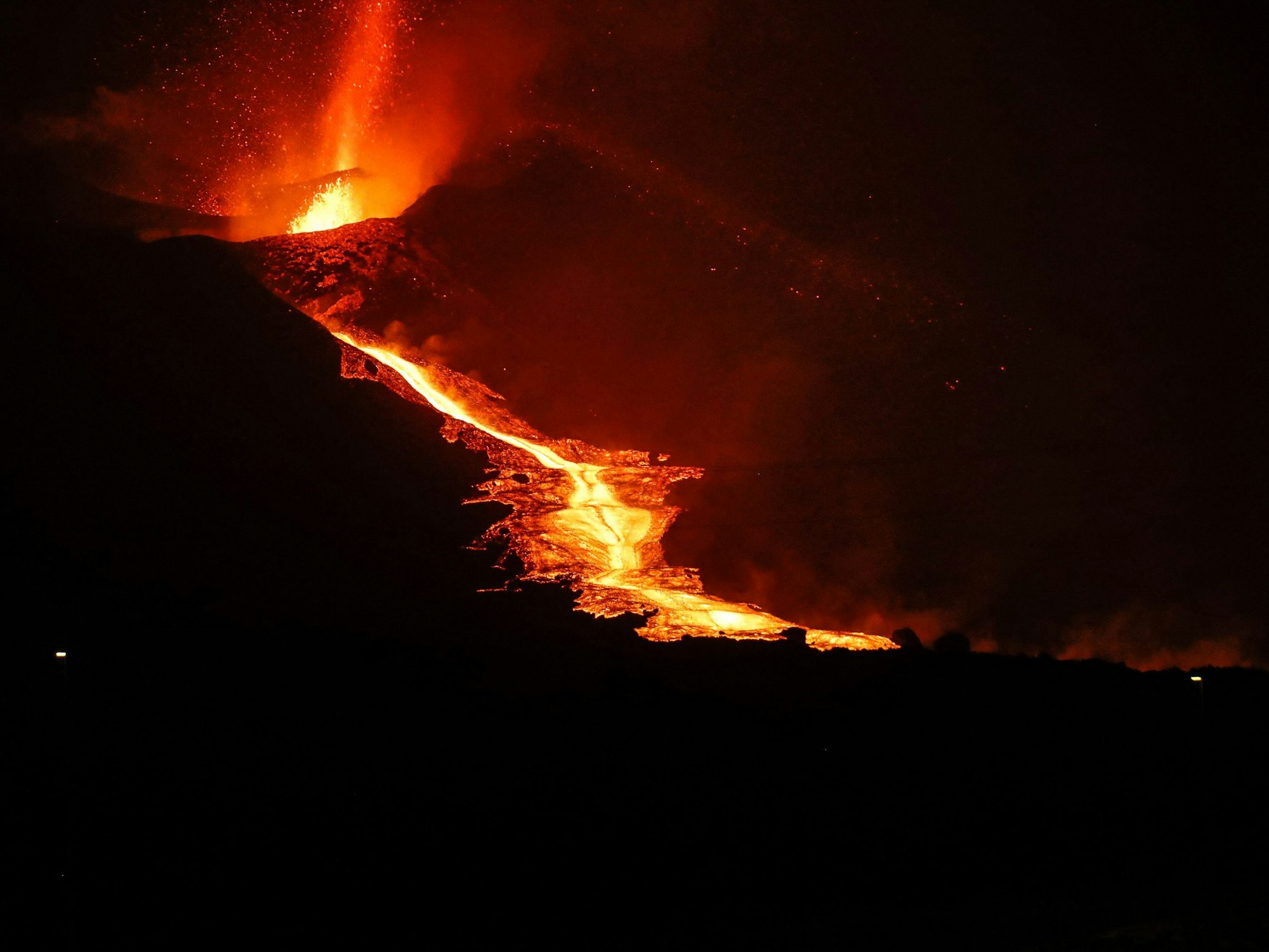 Auf der Vulkaninsel La Palma, hier ein Foto vom 9. Oktober 2021, hat sich ein neuer Lavastrom gebildet.