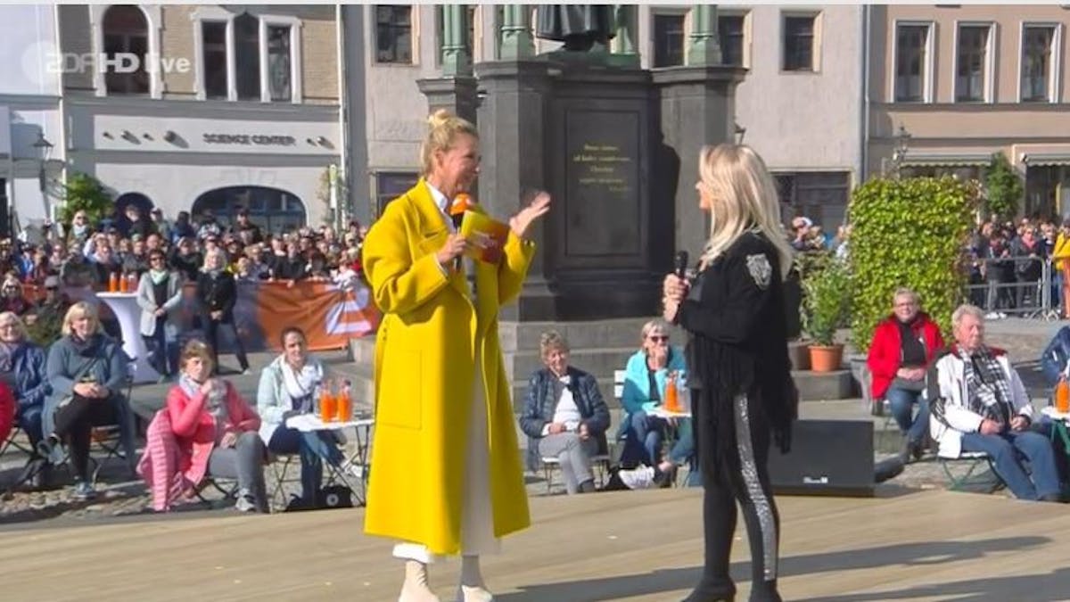 Superstar Bonnie Tyler war am Sonntag (10. Oktober) zu Gast bei ZDF-Fernsehgarten Moderatorin Andrea Kiewel.