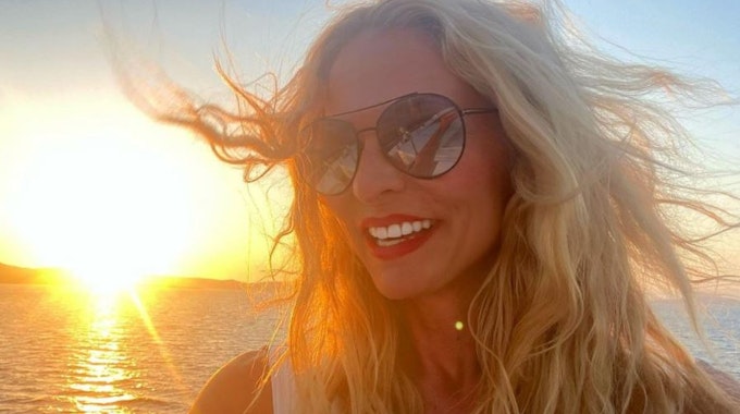 Die Moderatorin Sonya Kraus auf einem Selfie, dass sie am 12. August auf Instagram hochgeladen hat.
