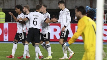 Deutschland bejubelt das 1:0 von Kai Havertz in Nordmazedonien.