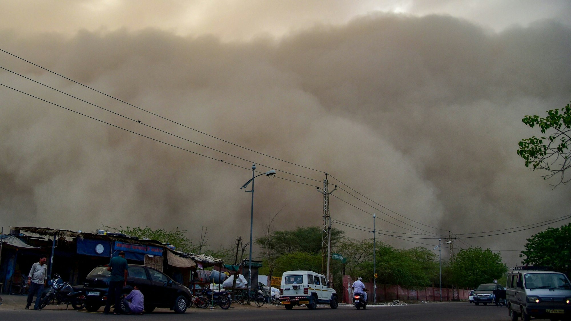 Aufgrund der heftigen Sandstürme in Brasilien sind in den vergangenen Wochen mehrere Menschen gestorben. Das Foto (aufgenommen am 7. Mai 2018) zeigt einen Sandsturm über Indien.