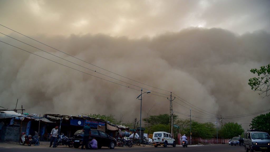 Aufgrund der heftigen Sandstürme in Brasilien sind in den vergangenen Wochen mehrere Menschen gestorben. Das Foto (aufgenommen am 7. Mai 2018) zeigt einen Sandsturm über Indien.