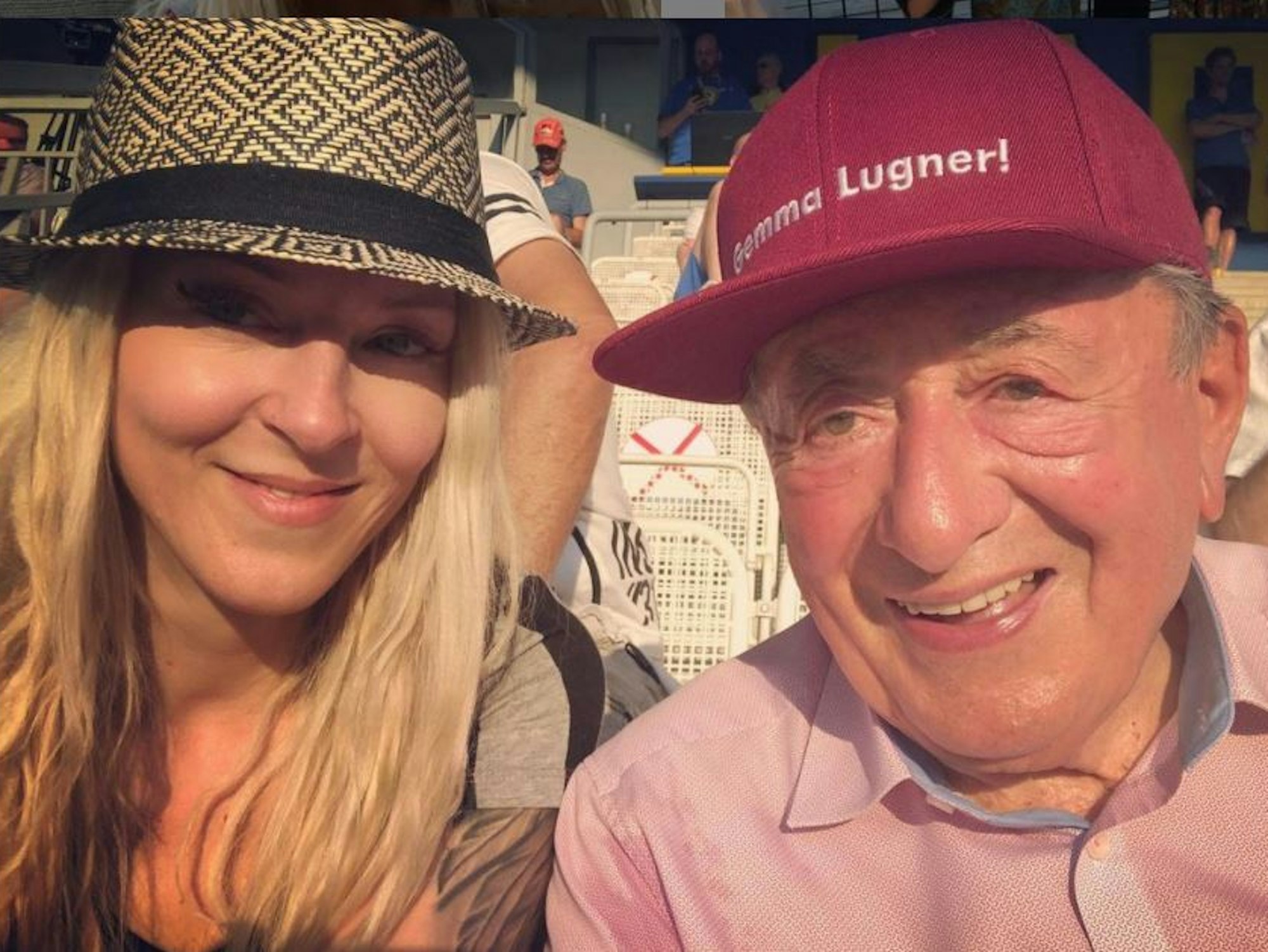 Richard „Mörtel“ Lugner mit seiner Freundin Simone Reiländer auf einem Selfie im Juni 2021.