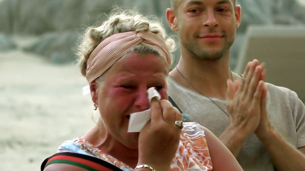 Silvia Wollny weint auf einem Foto vom 12. Oktober 2021 in der RTLZWEI-Show „Kampf der Realitystars“.