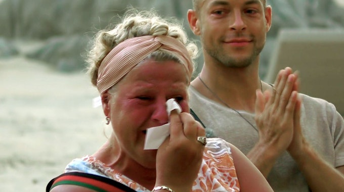 Silvia Wollny weint auf einem Foto vom 12. Oktober 2021 in der RTLZWEI-Show „Kampf der Realitystars“.