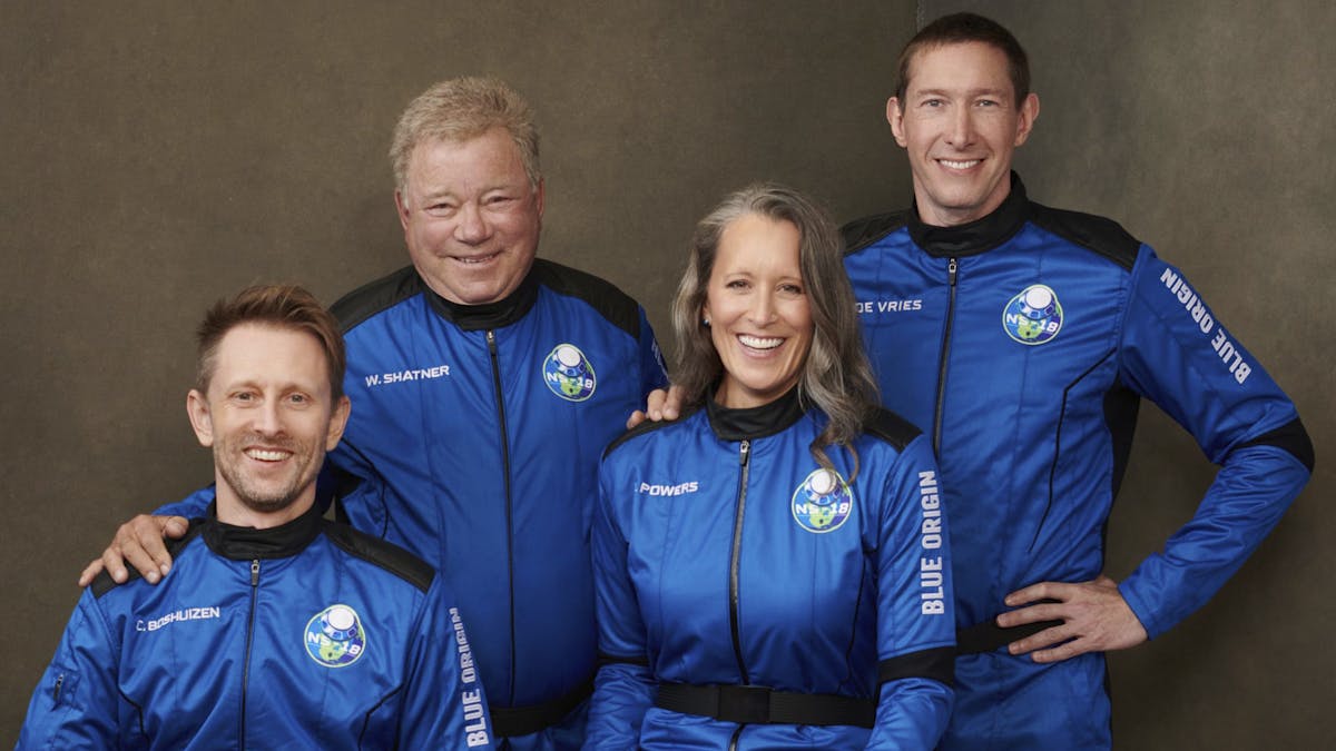 William Shatner mit den anderen drei Gästen des Weltraumfluges.