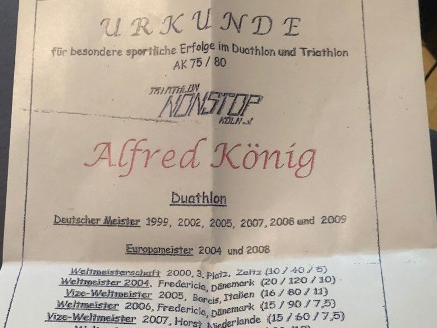 Urkunde mit den Erfolgen des Kölner Triathleten Alfred König.