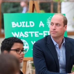 Prinz William, Herzog von Cambridge, spricht mit Kindern der Heathlands School im Rahmen eines Besuchs in den Royal Botanic Gardens, um an einer Veranstaltung der Generation Earthshot teilzunehmen