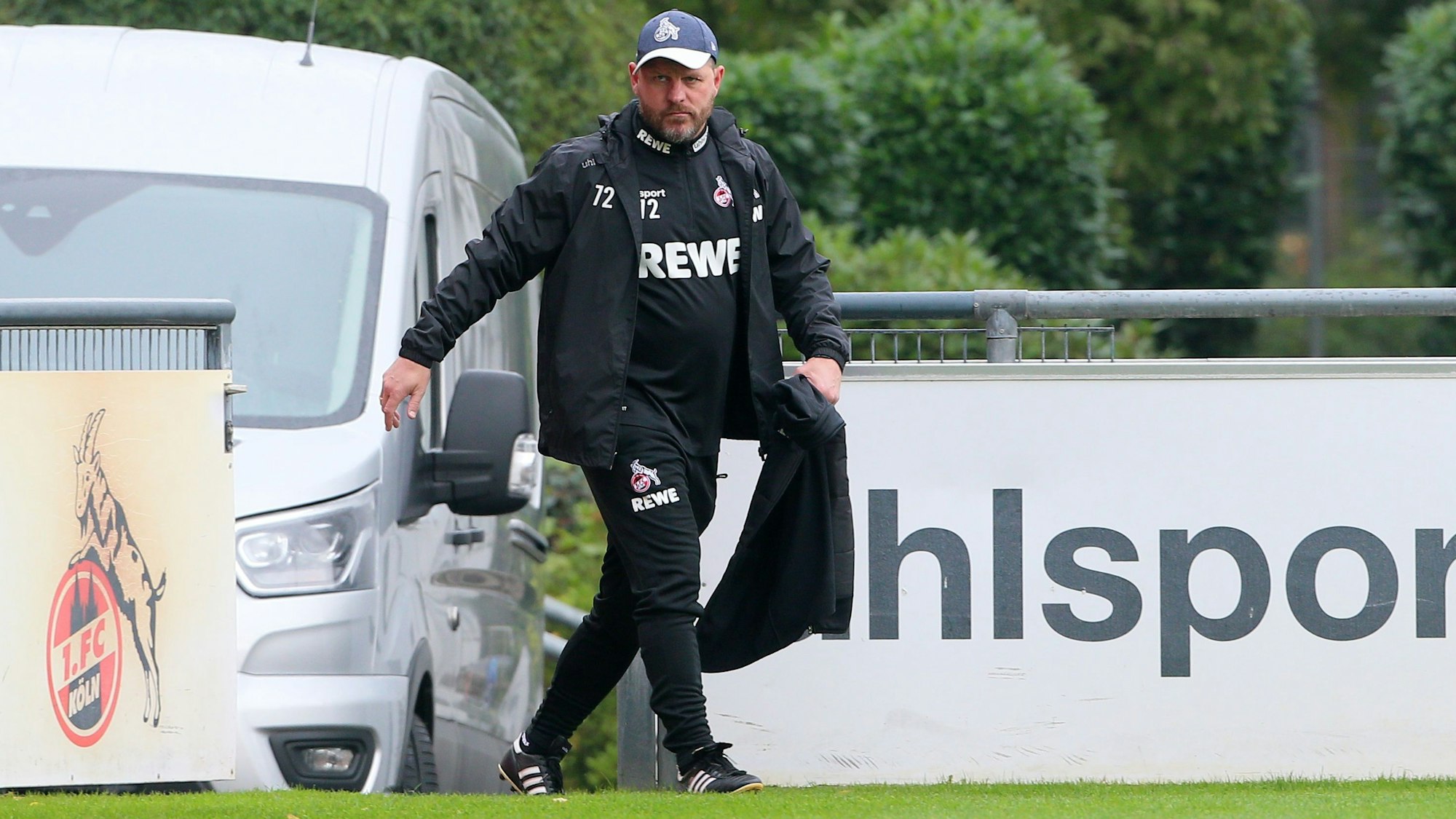 Steffen Baumgart kommt zum Training des 1. FC Köln.