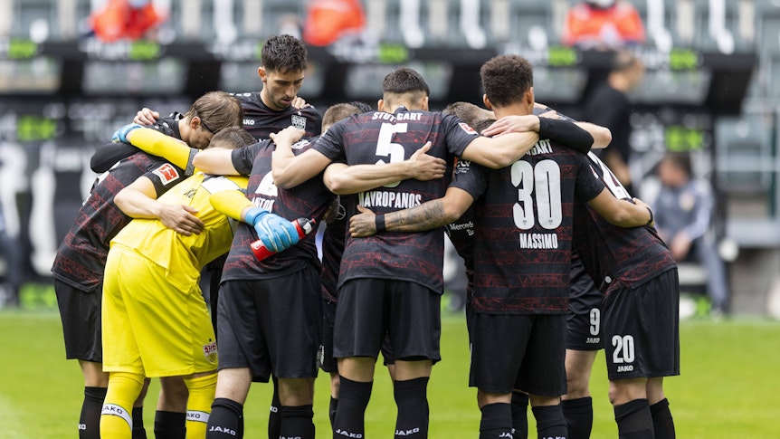 Die Mannschaft des VfB Stuttgart, hier zu sehen am 15. Mai im Gladbacher Borussia-Park, hat einen weiteren Coronafall zu beklagen.