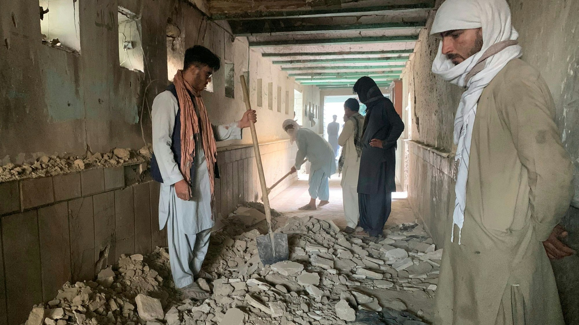 Bei einem Selbstmordanschlag auf eine Moschee in der afghanischen Stadt Kandahar sind am 15. Oktober 2021 mehr als 40 Menschen Menschen gestorben.