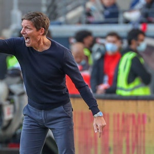 Eintracht Frankfurt-Trainer Oliver Glasner tobt am Seitenrand