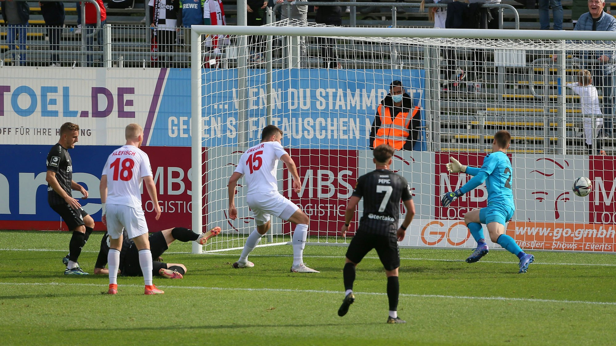 Die Würzburger Kickers treffen zum 1:1-Ausgleich bei Viktoria Köln in der 3. Liga.