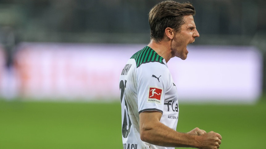 Jonas Hofmann von Borussia Mönchengladbach bejubelt seinen Treffer zum 1:1 gegen den VfB Stuttgart in der 42. Minute, am 16. Oktober 2021 im Borussia-Park.