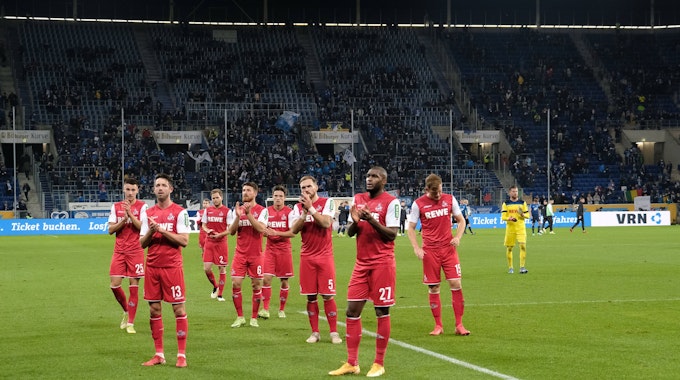 Der 1. FC Köln steht nach dem 0:5 bei der TSG Hoffenheim vor seinen Fans.