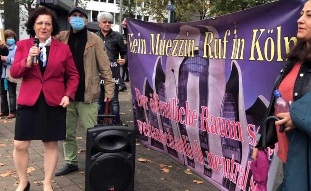 Demo vor Kölner Moschee gegen Muezzin-Ruf