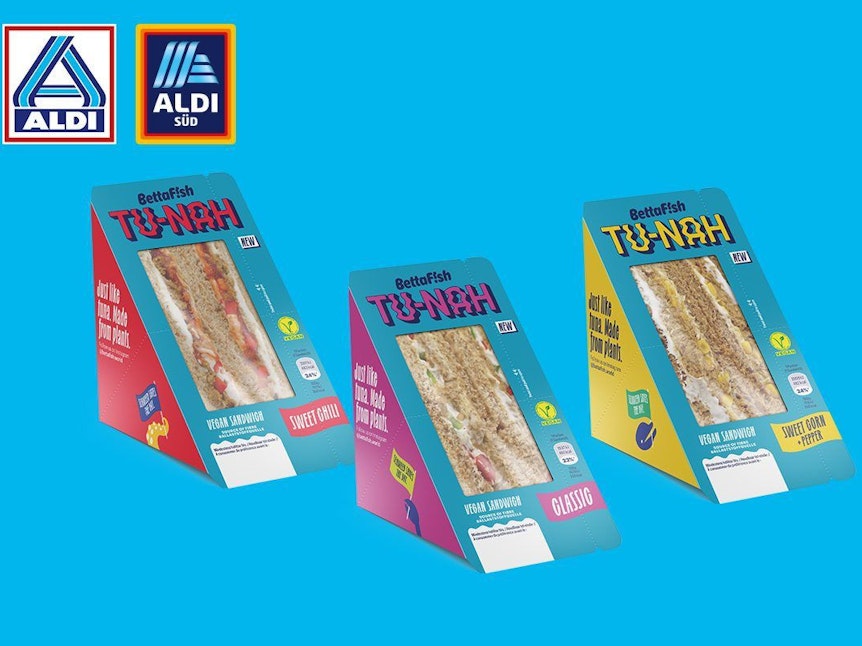 Der Discounter ALDI bietet bald vegane Thunfisch-Alternativen an. Auf dem Foto sieht man die „BettaF!sh TU-NAH“ Sandwiches in den Sorten „Classic“, „Sweet Chili“ und „Sweet Corn + Pepper“.