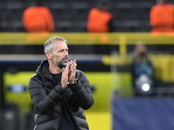 Dortmund Trainer Marco Rose applaudiert nach dem 1:0-Sieg über Sporting Lissabon