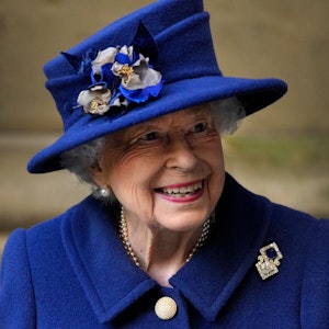 Die britische Königin Elizabeth II. verlässt die Westminster Abbey, nachdem sie an einem Dankgottesdienst anlässlich des hundertjährigen Bestehens der Royal British Legion teilgenommen hat.