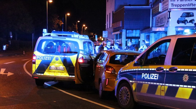 Verfolgungsfahrt nach Verkehrsunfall mit Flucht von Hürth nach Köln