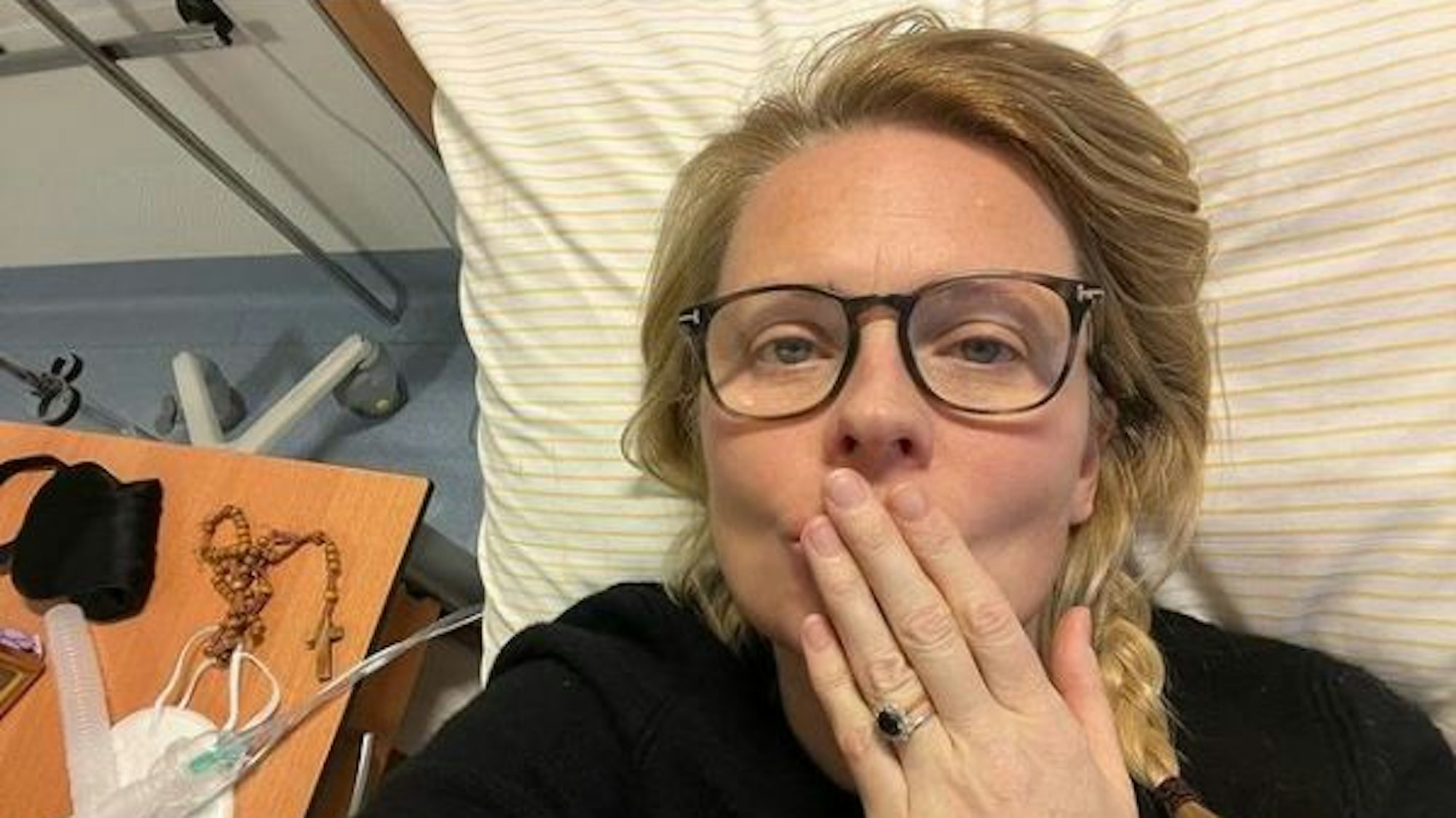 Patricia Kelly schickt ihren Fans am 19.10.2021 via Instagram ein Foto aus dem Krankenhaus. Die Sängerin hat sich trotz Impfung zum zweiten Mal mit dem Coronavirus infiziert.