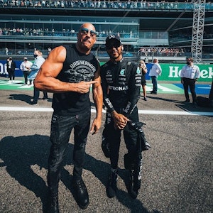 Lewis Hamilton posiert mit Schauspieler Vin Diesel.