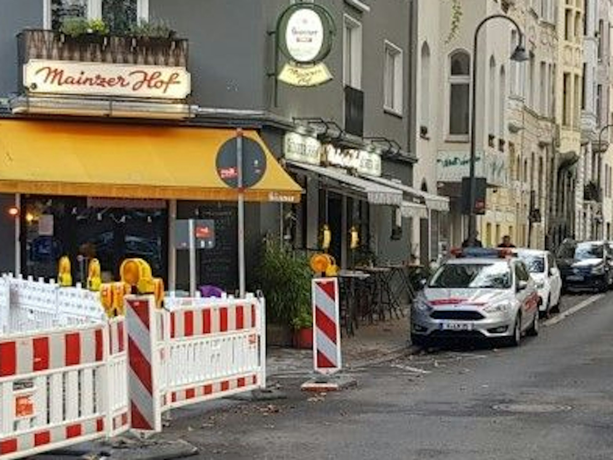 Einsatz des Ordnungsamts auf der Mainzer Straße in der Kölner Südstadt.