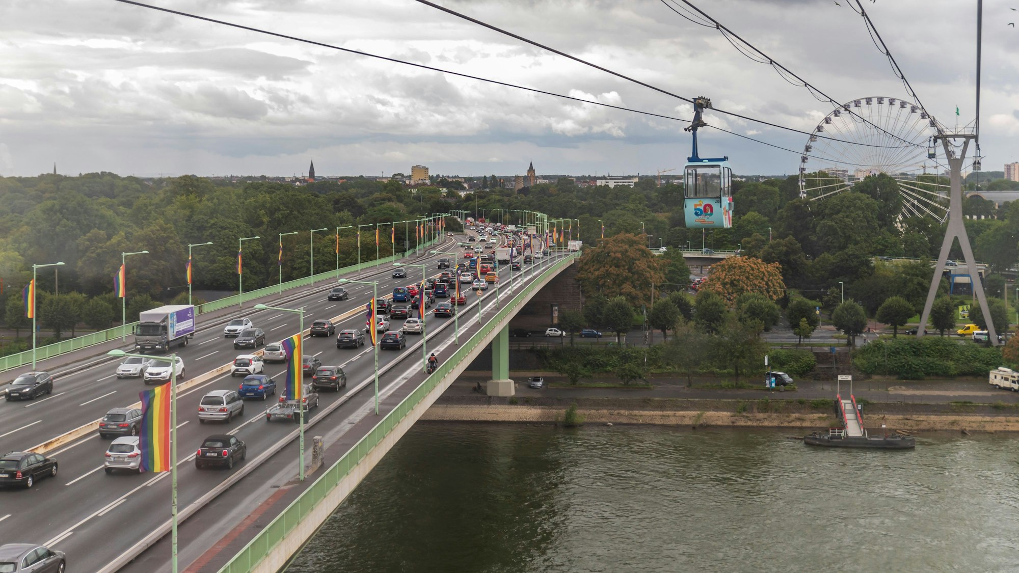 Die Kölner Zoobrücke am 27. August 2021.